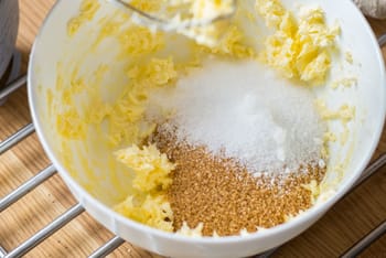 white and brown sugar mix white and brown sugar mix