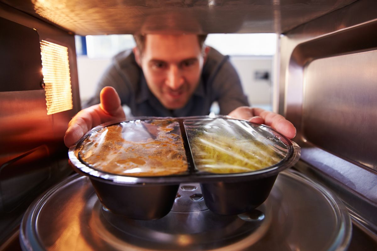 Salan wrap 2 On every Saran wrap package, it states that it is “not safe for use in conventional ovens, browning units, stovetops, or toaster ovens.” This is because of the chemicals in Saran wrap that can easily melt into food when heated. This can even happen before the melting temperature of the plastic wrap is reached. While you should never use Saran wrap in your oven, there is one technique that allows you to use it safely. This involves some improvisation on your part. This guide will teach you how to use Saran wrap safely in the oven and what you need to understand about the dangers of using heated Saran wrap incorrectly. What Is Saran Wrap? The word “Saran” is actually a trade name for a specific type of plastic wrap, owned by Johnson and Son. Saran wrap is made of linear low-density polyethylene, making it puncture resistant with high tensile strength. It is often used to store food in a refrigerator or freezer to keep it fresh. It can also be used for reheating meals in a microwave oven. This polyethylene wrap is able to block out air when used to wrap food, helping to preserve moisture content and seal the contents effectively. This protection means food remains fresher for longer, and is able to withstand both high and low temperatures. Saran wrap has a higher melting point than other plastic wraps available on the market. How To Use Saran Wrap In The Oven When plastic is exposed to high temperatures, chemical toxins are released into the food and atmosphere, so manufacturers of any kind of plastic wrap, including Johnson and Son, do not recommend it for oven-use. Regardless of these warnings, you’ll be surprised to know that the majority of restaurant chefs actually do use Saran wrap when cooking. According to them, wrapping foil on top of the plastic wrap and keeping the heat at a low temperature can seal food better than anything else! Chefs recommend that if you want to use plastic wrap when cooking, you should use branded wraps like Saran wrap. This is because good quality plastic wrap won’t release toxins at the same rate as supermarket-owned brands or lower quality polyethylene wraps. High quality plastic wraps like Saran wrap are BPA-free, meaning they don’t contain Bisphenol A. This is an industrial chemical used in the construction of plastics. Without this chemical, Saran wrap is less toxic than plastic wraps that do contain BPA. The best method for using Saran wrap in the oven is to double layer it with aluminum foil. This has been proven by both scientists and chefs alike. When Saran wrap is double layered with aluminum foil, the plastic wrap is protected from reaching a temperature greater than 212°F, meaning that it won’t melt. The foil acts as a shield against the hot air and radiation from the standard conventional oven. Aluminum foil does not retain or absorb heat, so it will never get hot enough to melt the Saran wrap it’s protecting. With an extra layer of aluminum foil covering the Saran wrap, it won’t get hotter than 212°F, allowing for a comfortable distance between its 220°F melting point. In summary, for perfectly sealed food that remains tender and moist, you need to: Cover the Saran wrap with aluminum foil after you’ve covered the food. You can use as many layers as you like for this. Keep the cooking temperature below 250°F.